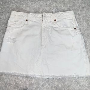 Abercrombie & Fitch White Denim Skirt. Size 26